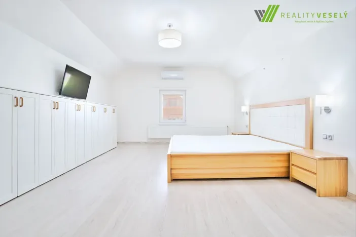 Prodej rodinného domu, Lužice, 190 m2