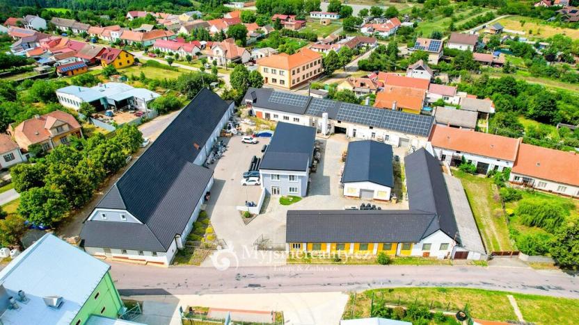 Prodej výrobních prostor, Tavíkovice, 2425 m2