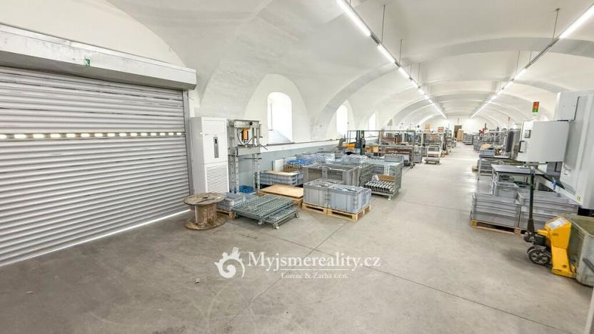 Prodej výrobních prostor, Tavíkovice, 2425 m2
