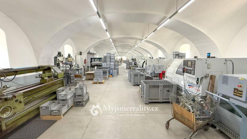 Prodej výrobních prostor, Tavíkovice, 2425 m2