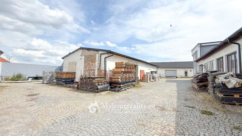 Prodej výrobních prostor, Tavíkovice, 2425 m2