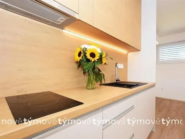 Pronájem bytu 2+kk, Pardubice, Na Hrázi, 37 m2