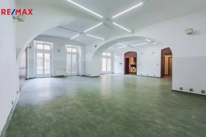 Pronájem obchodního prostoru, Praha - Staré Město, Staroměstské náměstí, 350 m2