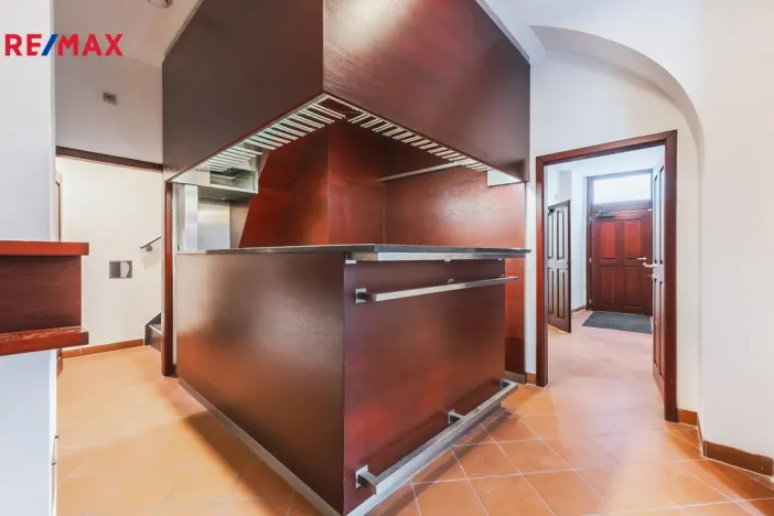 Pronájem obchodního prostoru, Praha - Staré Město, Staroměstské náměstí, 350 m2