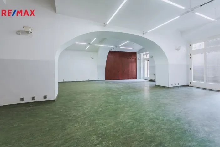 Pronájem obchodního prostoru, Praha - Staré Město, Staroměstské náměstí, 350 m2