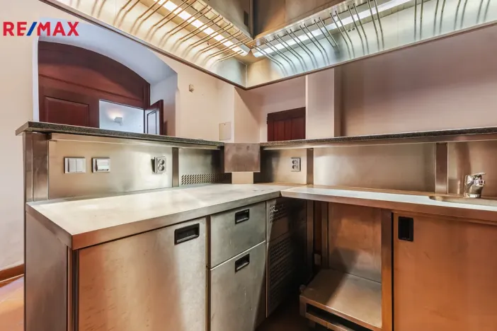 Pronájem obchodního prostoru, Praha - Staré Město, Staroměstské náměstí, 350 m2