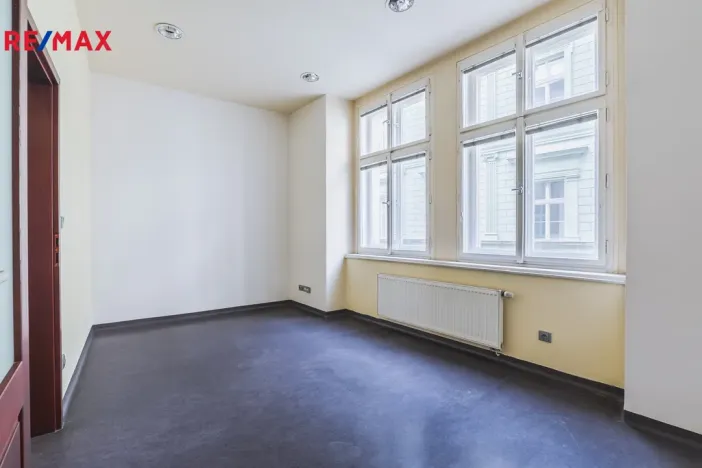 Pronájem obchodního prostoru, Praha - Staré Město, Staroměstské náměstí, 350 m2