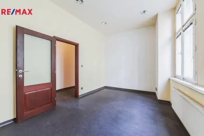 Pronájem obchodního prostoru, Praha - Staré Město, Staroměstské náměstí, 350 m2