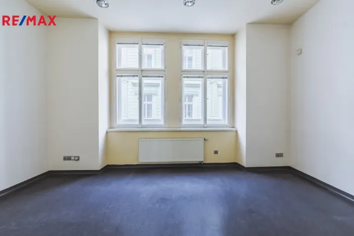 Pronájem obchodního prostoru, Praha - Staré Město, Staroměstské náměstí, 350 m2