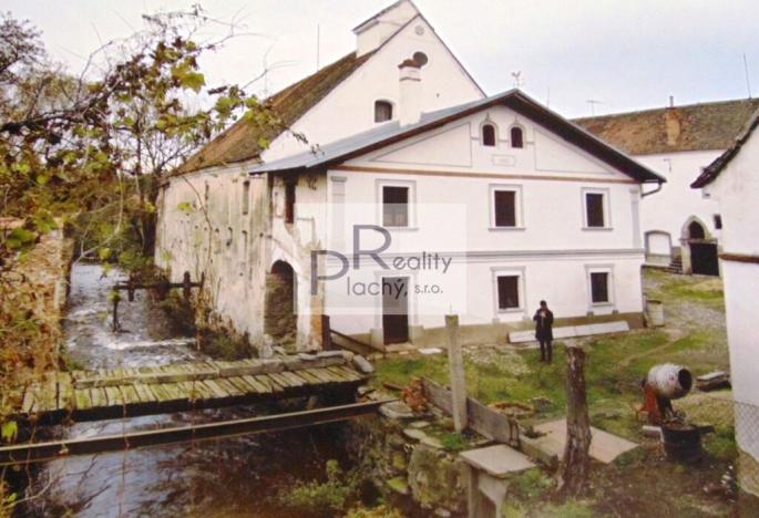 Prodej obchodního prostoru, Znojmo - Oblekovice, 1530 m2