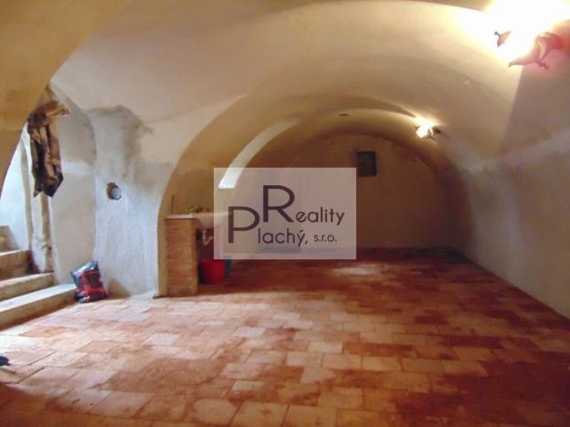 Prodej obchodního prostoru, Znojmo - Oblekovice, 1530 m2