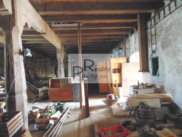 Prodej obchodního prostoru, Znojmo - Oblekovice, 1530 m2