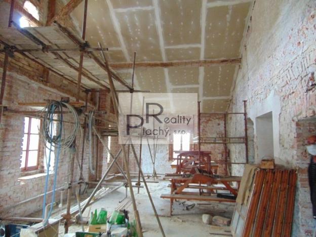 Prodej obchodního prostoru, Znojmo - Oblekovice, 1530 m2