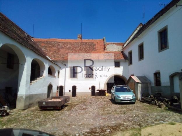 Prodej obchodního prostoru, Znojmo - Oblekovice, 1530 m2