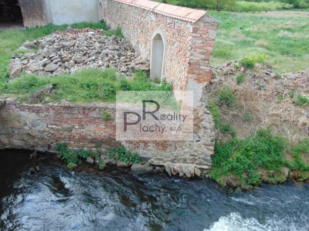 Prodej obchodního prostoru, Znojmo - Oblekovice, 1530 m2