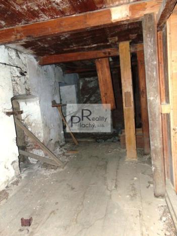 Prodej obchodního prostoru, Znojmo - Oblekovice, 1530 m2