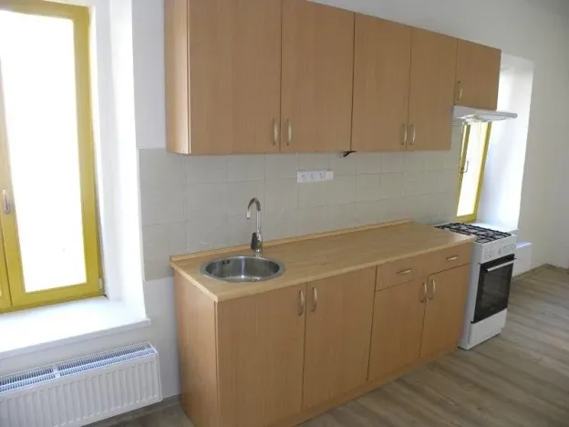 Pronájem bytu 1+kk, Jihlava, Komenského, 28 m2