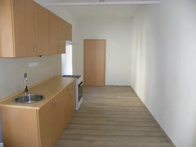 Pronájem bytu 1+kk, Jihlava, Komenského, 28 m2