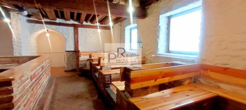 Pronájem obchodního prostoru, Znojmo, 300 m2