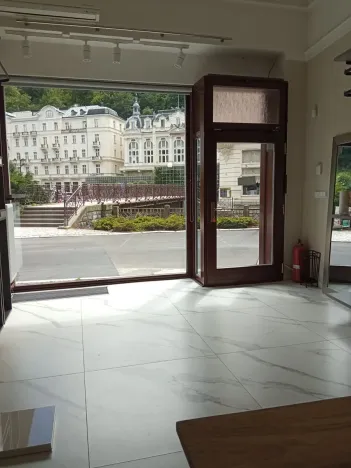 Prodej obchodního prostoru, Karlovy Vary, Mariánskolázeňská, 44 m2