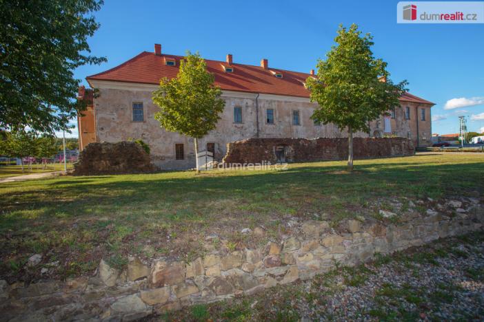 Prodej činžovního domu, Králův Dvůr, 5. května, 360 m2