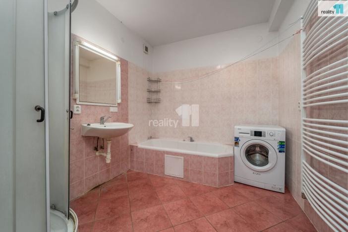 Prodej činžovního domu, Zlín - Louky, Růžová, 600 m2