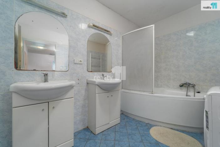 Prodej činžovního domu, Zlín - Louky, Růžová, 600 m2