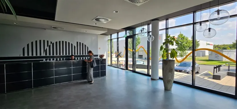 Pronájem kanceláře, Nupaky, okres praha-východ, 322 m2