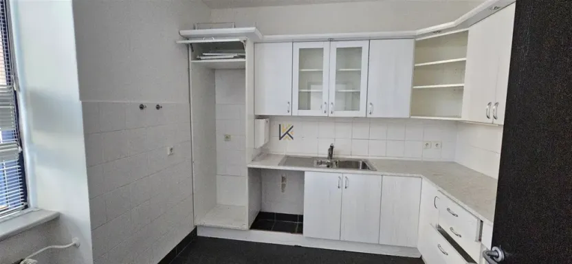 Pronájem kanceláře, Nupaky, okres praha-východ, 322 m2
