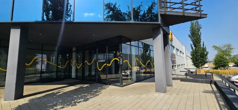 Pronájem kanceláře, Nupaky, okres praha-východ, 322 m2