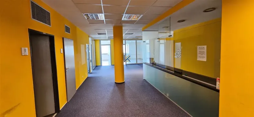 Pronájem kanceláře, Nupaky, okres praha-východ, 555 m2