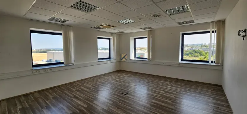 Pronájem kanceláře, Nupaky, okres praha-východ, 555 m2