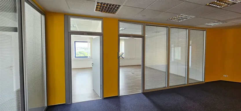 Pronájem kanceláře, Nupaky, okres praha-východ, 555 m2