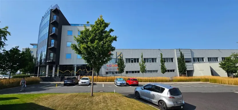 Pronájem kanceláře, Nupaky, okres praha-východ, 555 m2