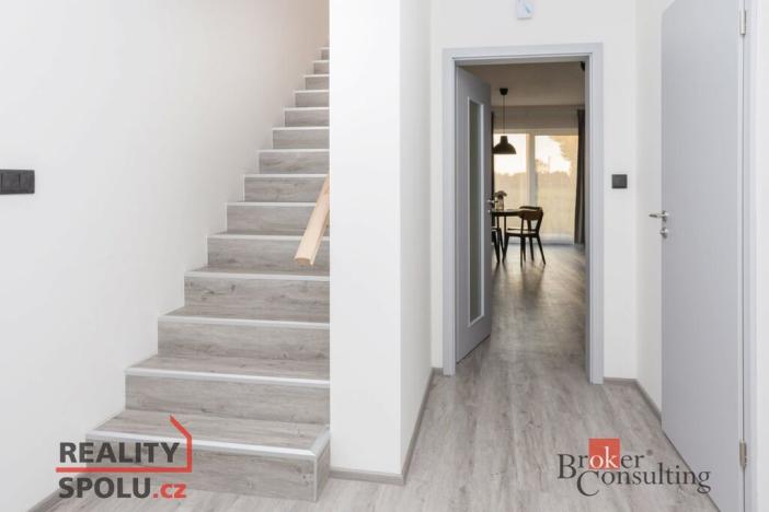 Prodej rodinného domu, Pečky - Velké Chvalovice, Za Statkem, 166 m2