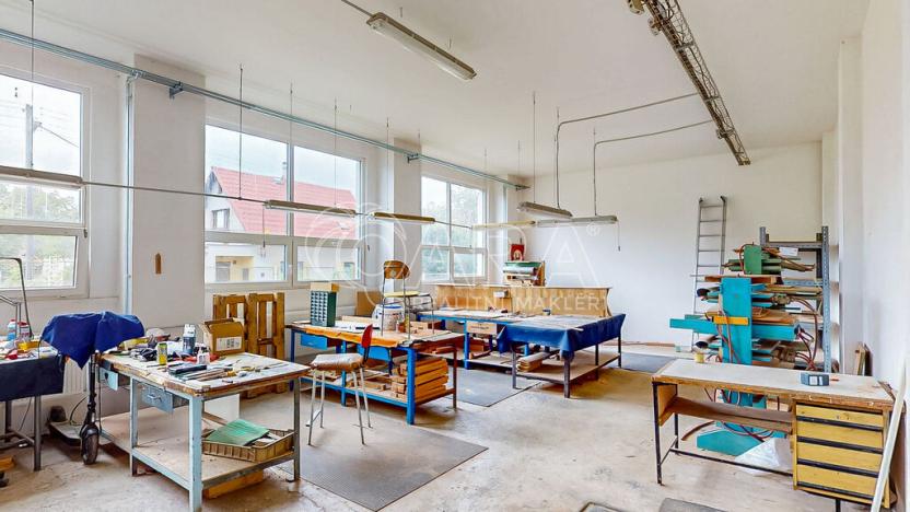 Prodej skladu, Luby, 1700 m2