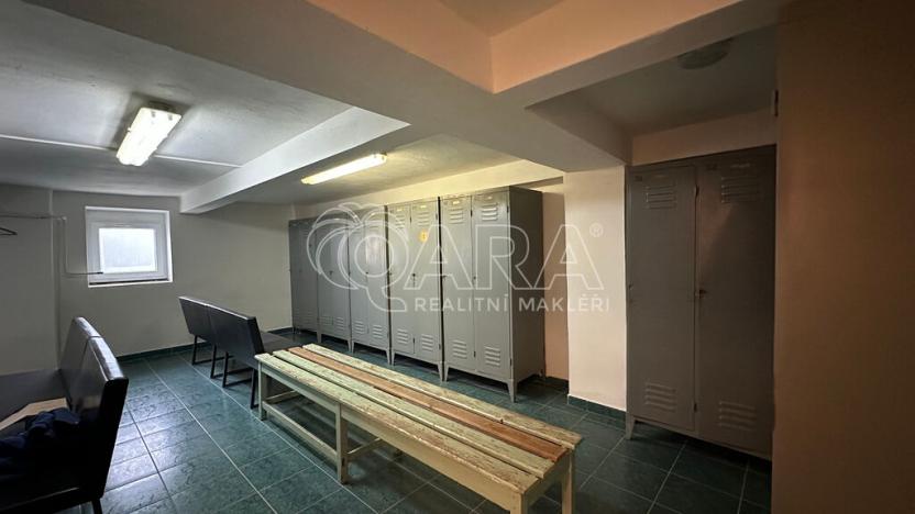 Prodej skladu, Luby, 1700 m2