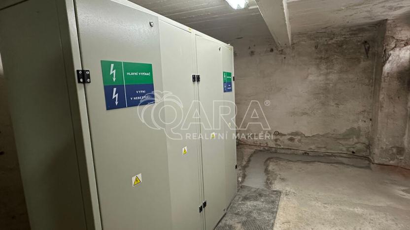 Prodej skladu, Luby, 1700 m2