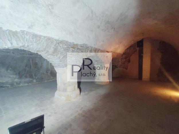 Pronájem obchodního prostoru, Znojmo, 365 m2