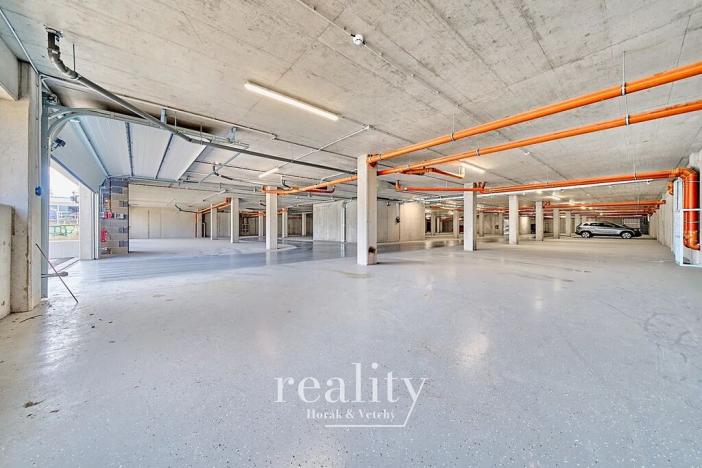 Prodej garážového stání, Znojmo, Kosmákova, 17 m2