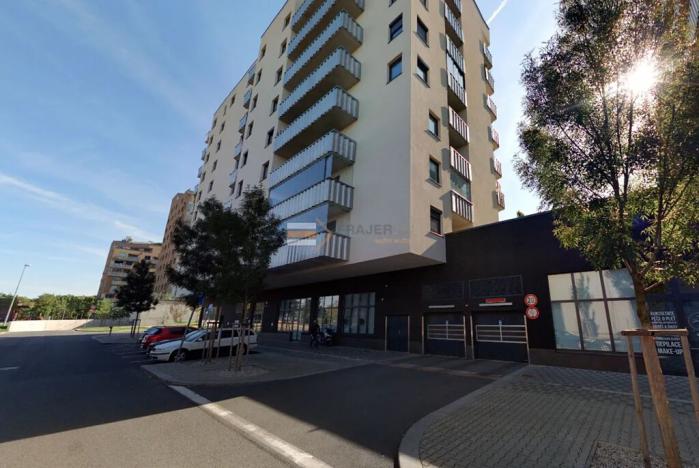 Pronájem garážového stání, Praha - Strašnice, Zvěřinova, 12 m2