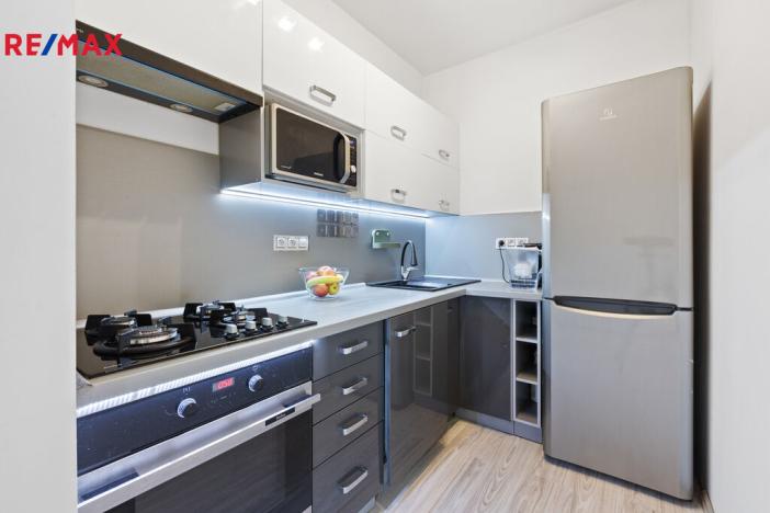 Prodej bytu 3+1, Karlovy Vary - Rybáře, Chomutovská, 60 m2