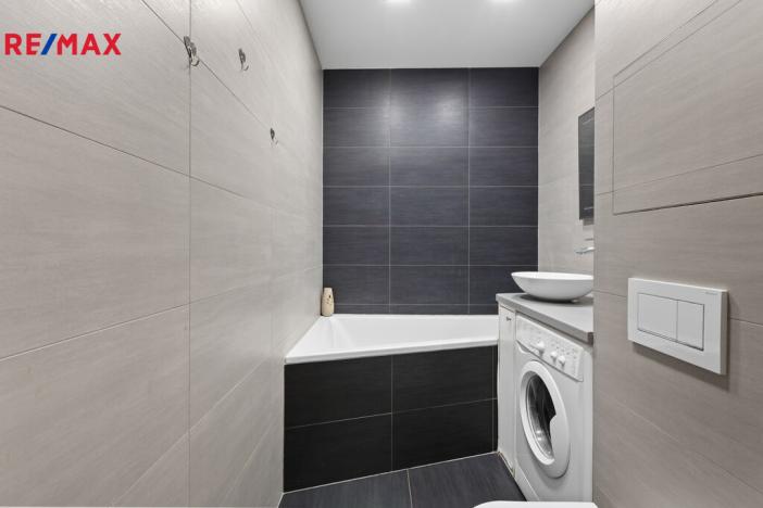 Prodej bytu 3+1, Karlovy Vary - Rybáře, Chomutovská, 60 m2