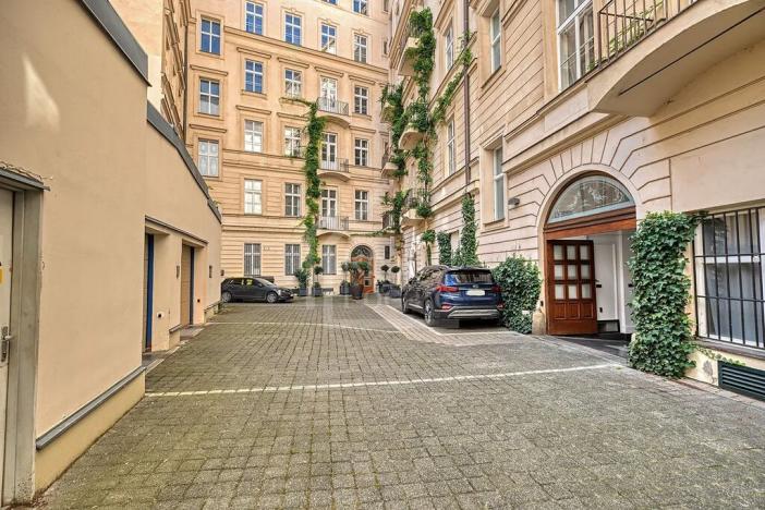 Pronájem bytu 3+kk, Praha - Nové Město, Lazarská, 70 m2