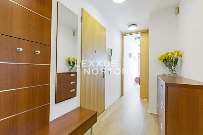 Pronájem bytu 2+kk, Praha - Břevnov, Šermířská, 61 m2