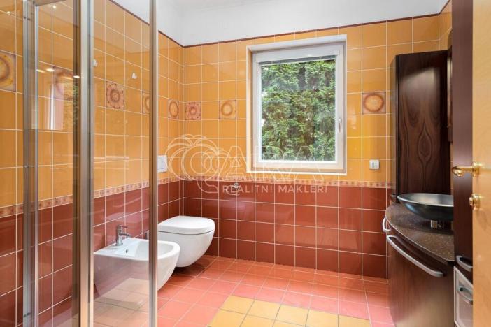 Prodej rodinného domu, Praha - Kolovraty, V louce, 495 m2