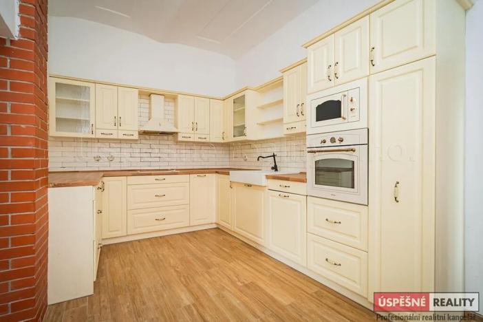 Prodej komerční nemovitosti, Chožov, 737 m2