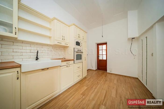 Prodej komerční nemovitosti, Chožov, 737 m2