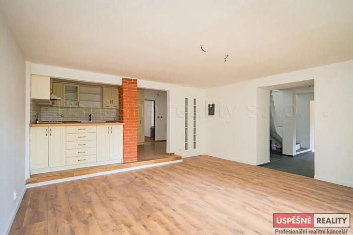 Prodej komerční nemovitosti, Chožov, 737 m2