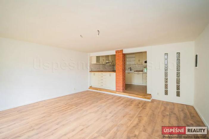 Prodej komerční nemovitosti, Chožov, 737 m2